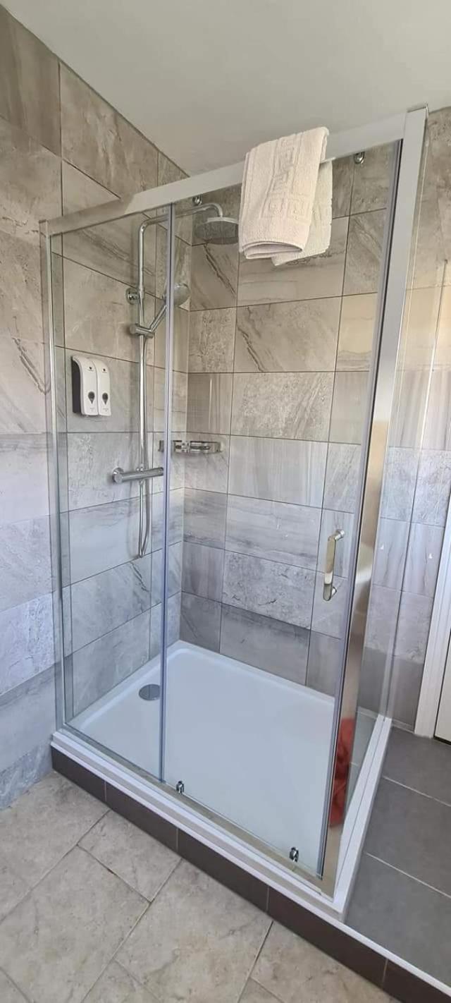 Woodlands 159 Bed & Breakfast Pershore Bagian luar foto